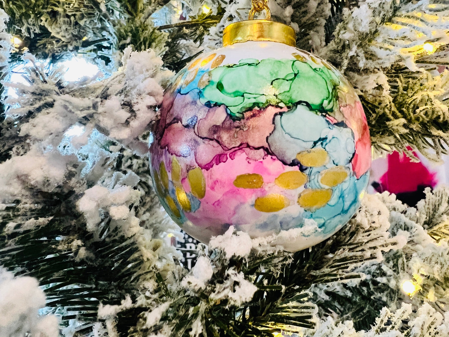 Porcelain alcohol ink ornament {Festive}