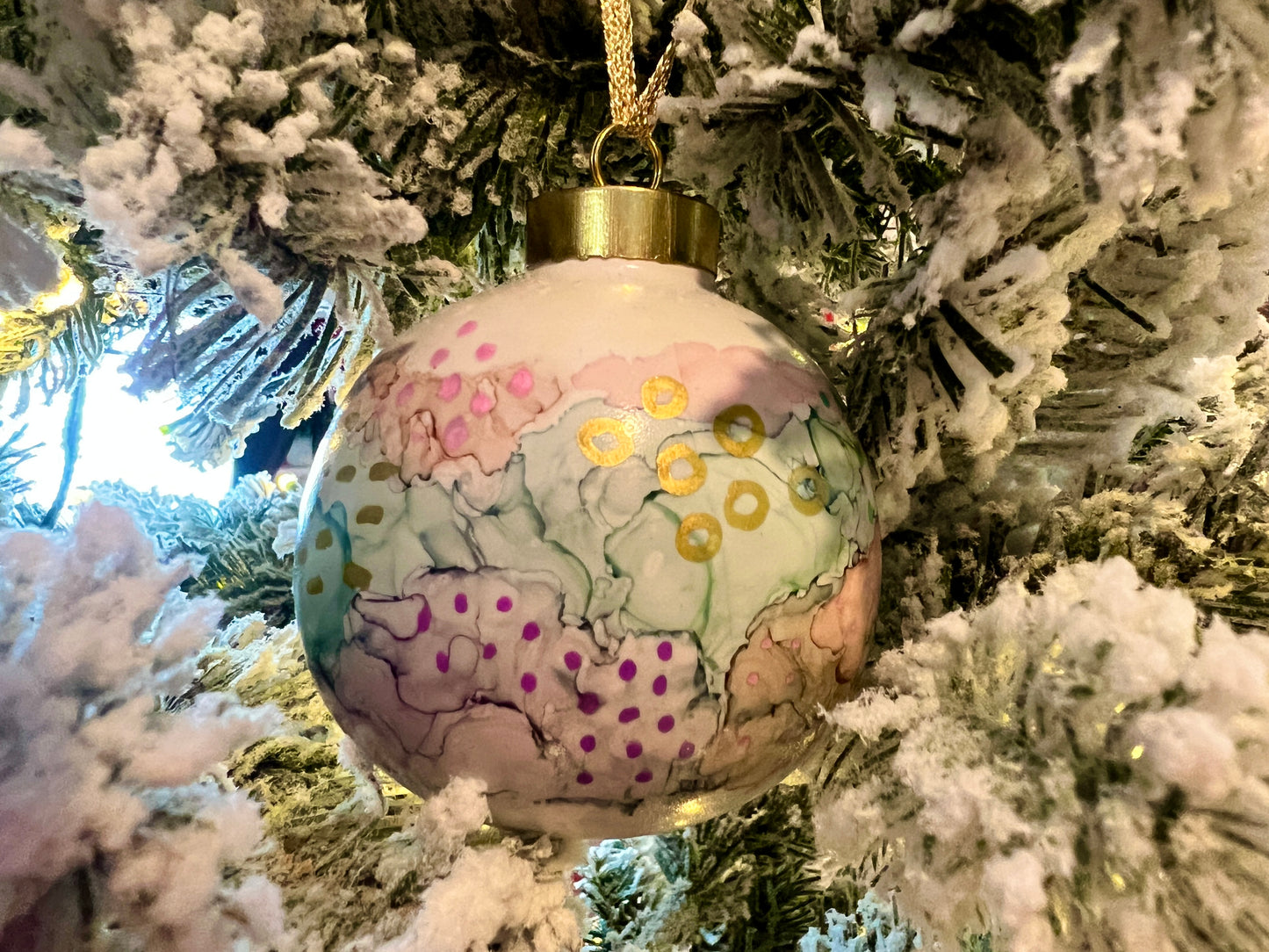 Porcelain alcohol ink ornament {Christmas Morning}