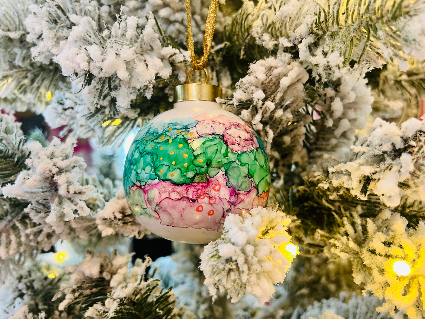 Porcelain alcohol ink ornament {Yuletide}