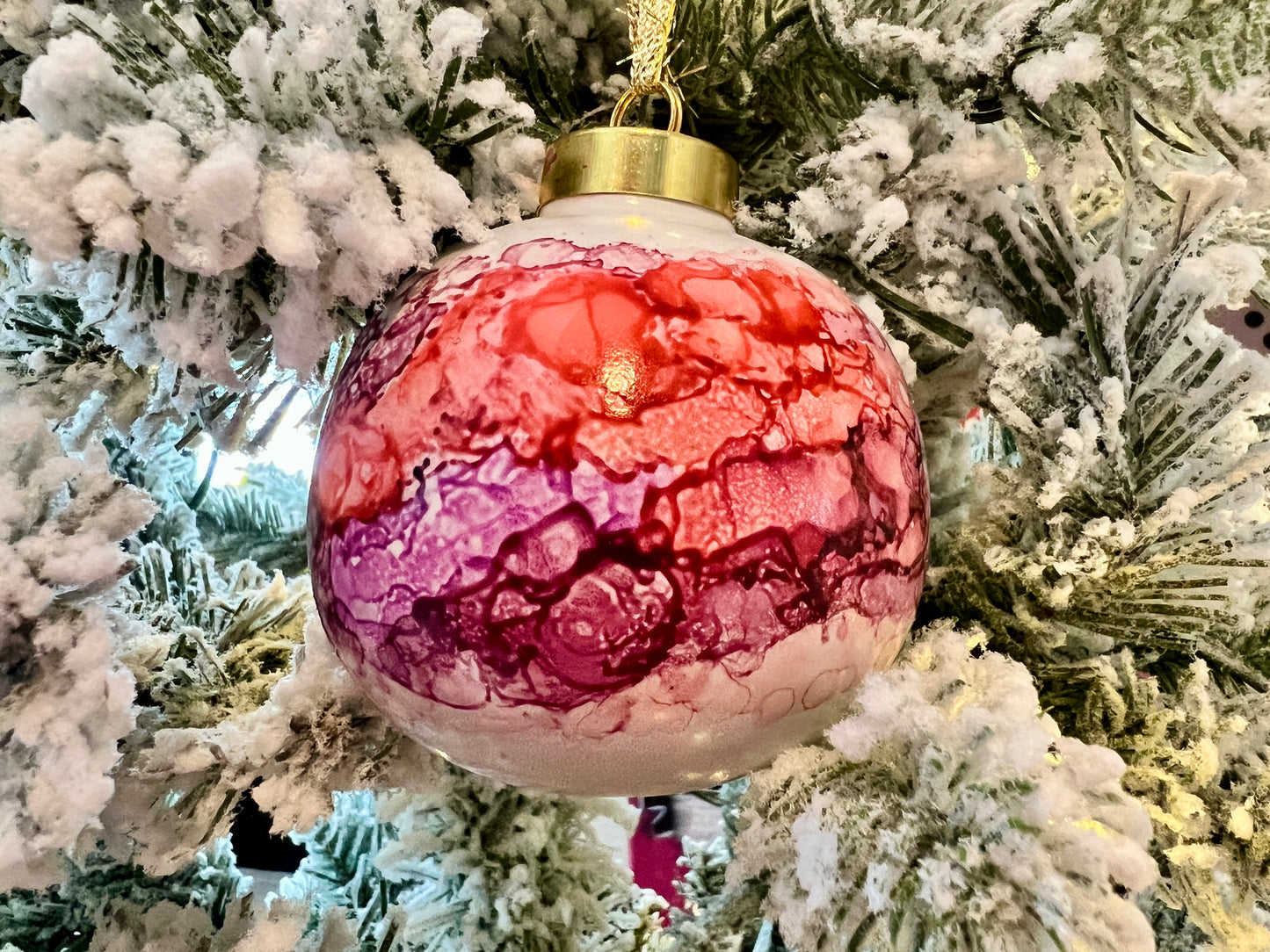 porcelain alcohol ink ornament {merry and bright}