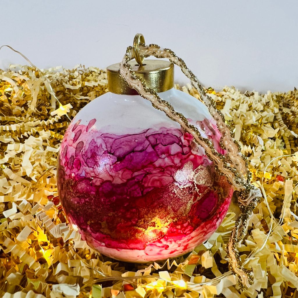 porcelain alcohol ink ornament {tinsel}